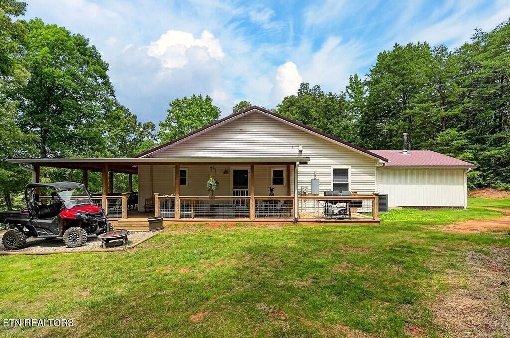 211 Arizona Lane, Walling