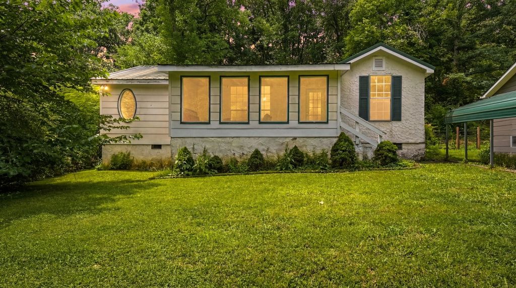 415 Hickory Street, Rossville