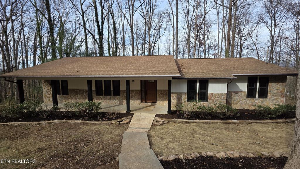 1135 W Outer Drive, Oak Ridge