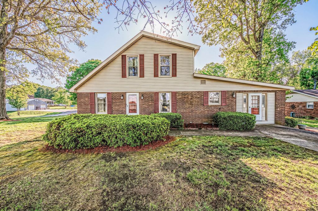 151 Baggett Ln, Greenville