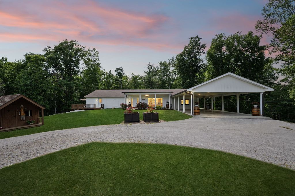 6045 Green Road, Bloomington Springs