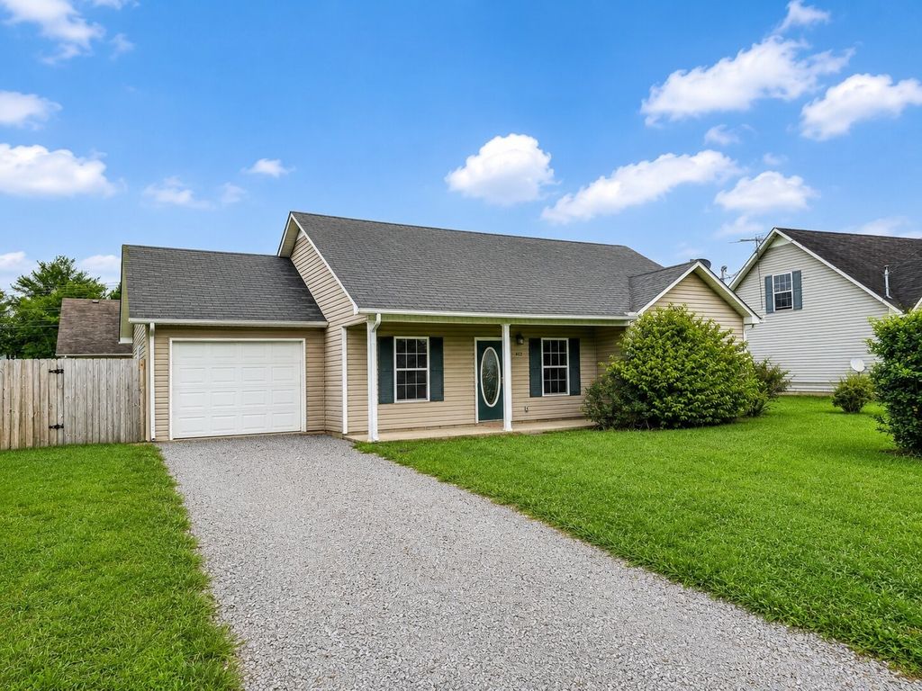 103 Stonefield Cir, Shelbyville