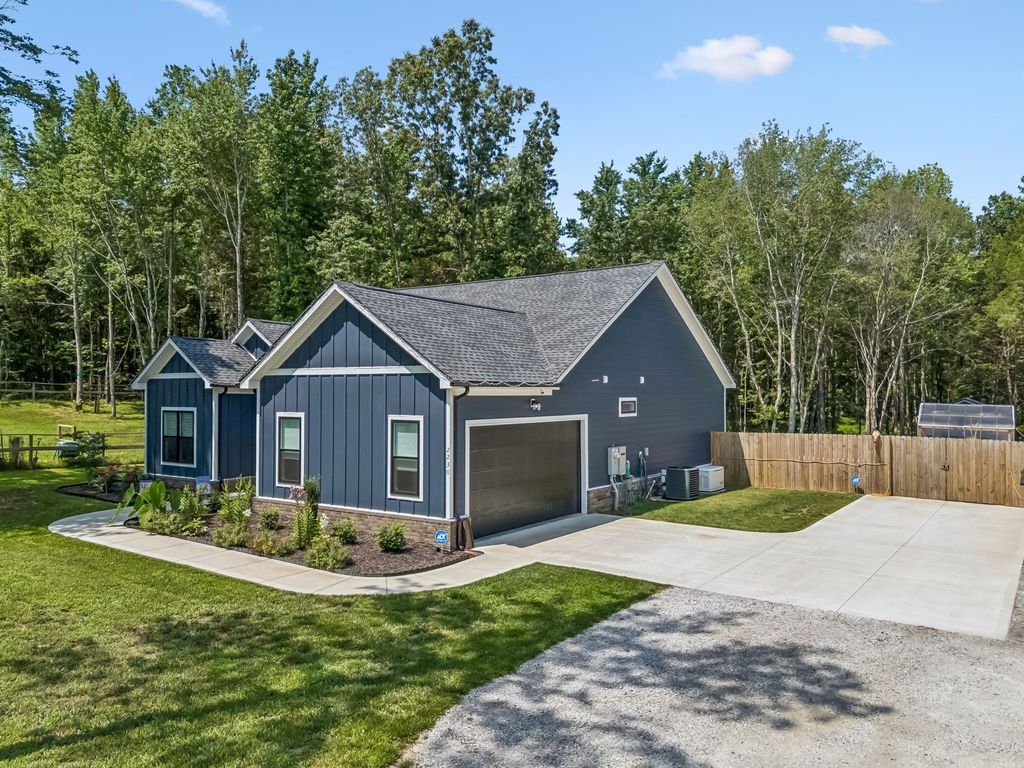 2230 Highway 48, Clarksville