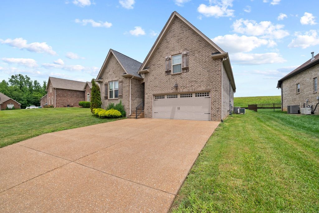 105 Grayson Ln, White House