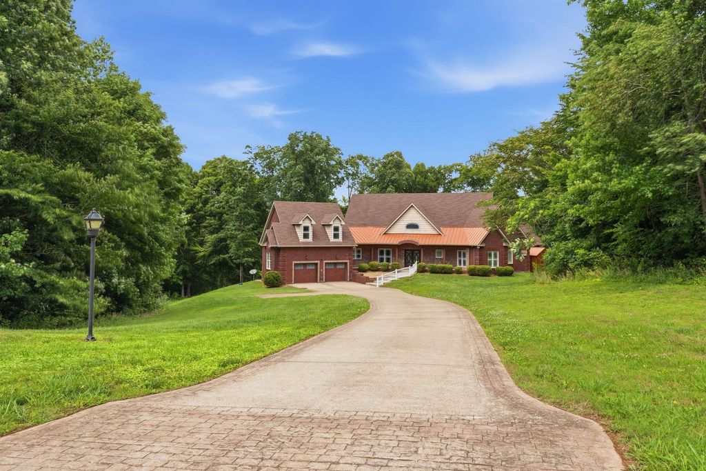 2214 Trieste Trl, Adams