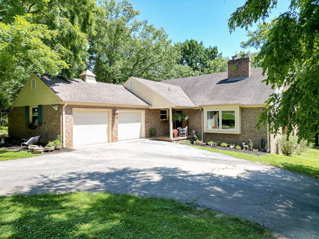 2403 Hidden Lake Cir, Columbia