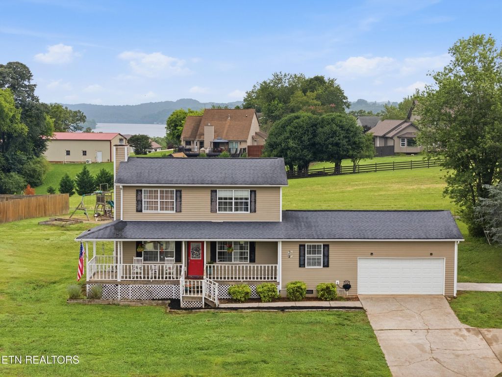 724 Fairway Drive, Loudon