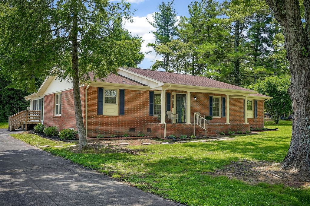 704 Anthony Ave, Smithville