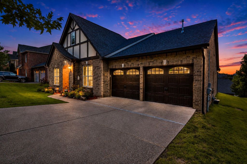375 Irvine Ln, Franklin