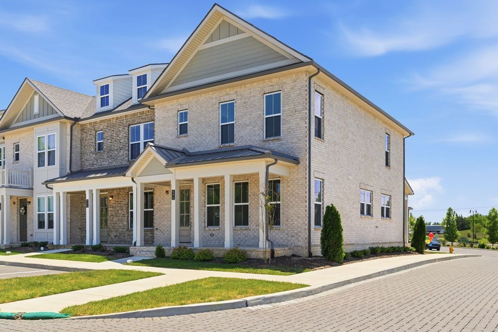 400 Perch St, Hendersonville