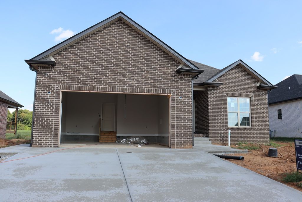 225 Harvest Moon Dr, Clarksville