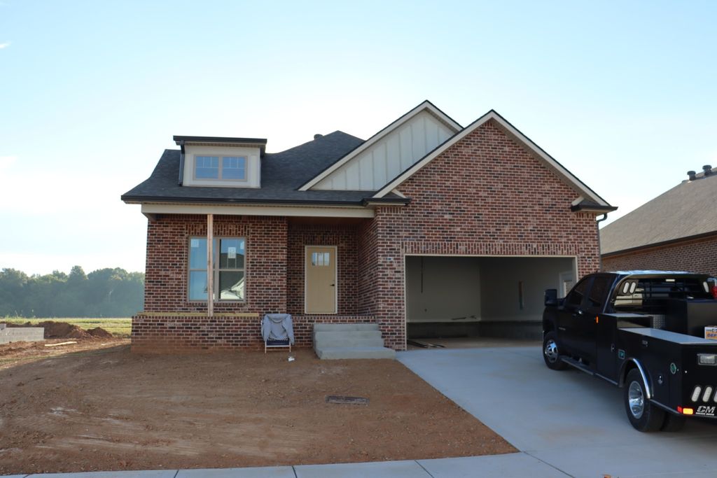 229 Harvest Moon Dr, Clarksville