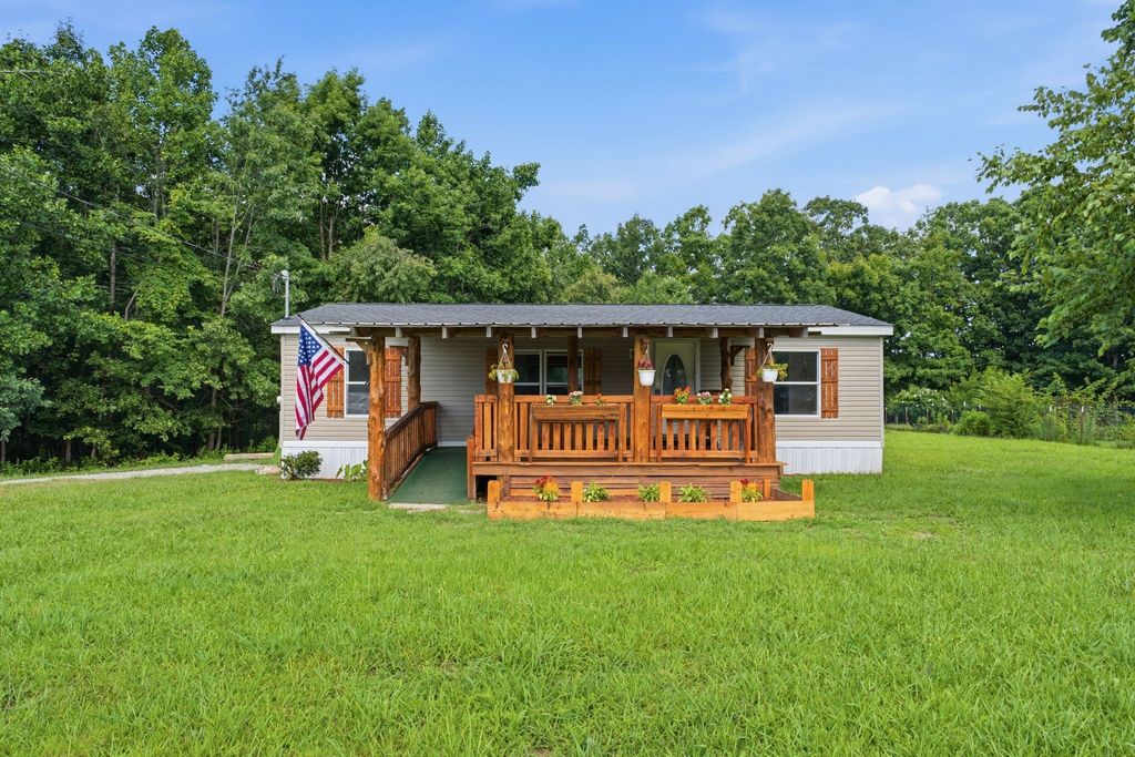 111 Jana Lane, Hohenwald