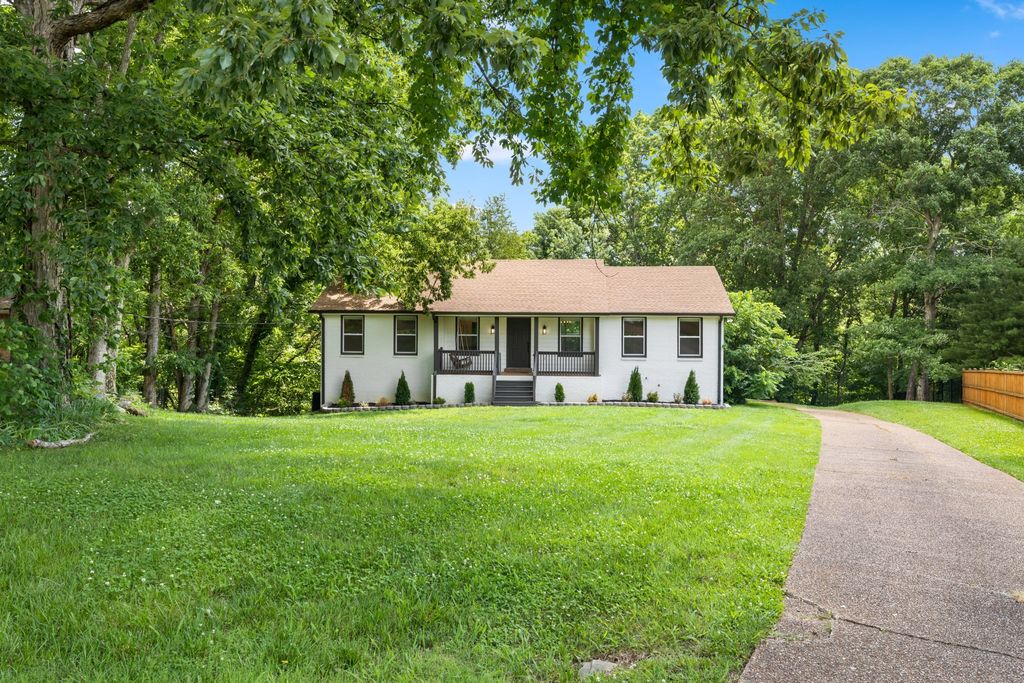 102 Walton Ct, Hendersonville
