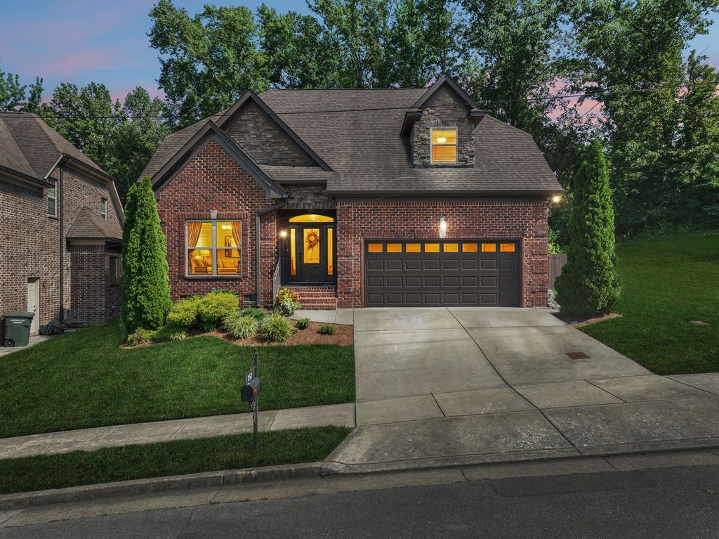 157 Tulip Grove Pt, Hermitage