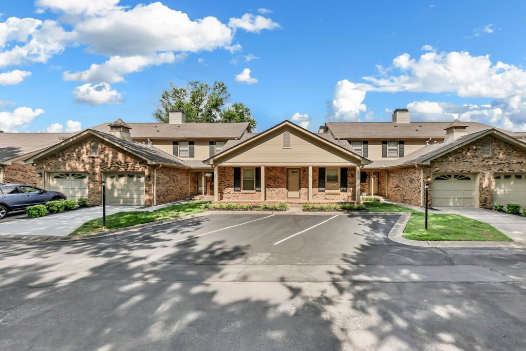 318 Kingswood Ct, Clarksville