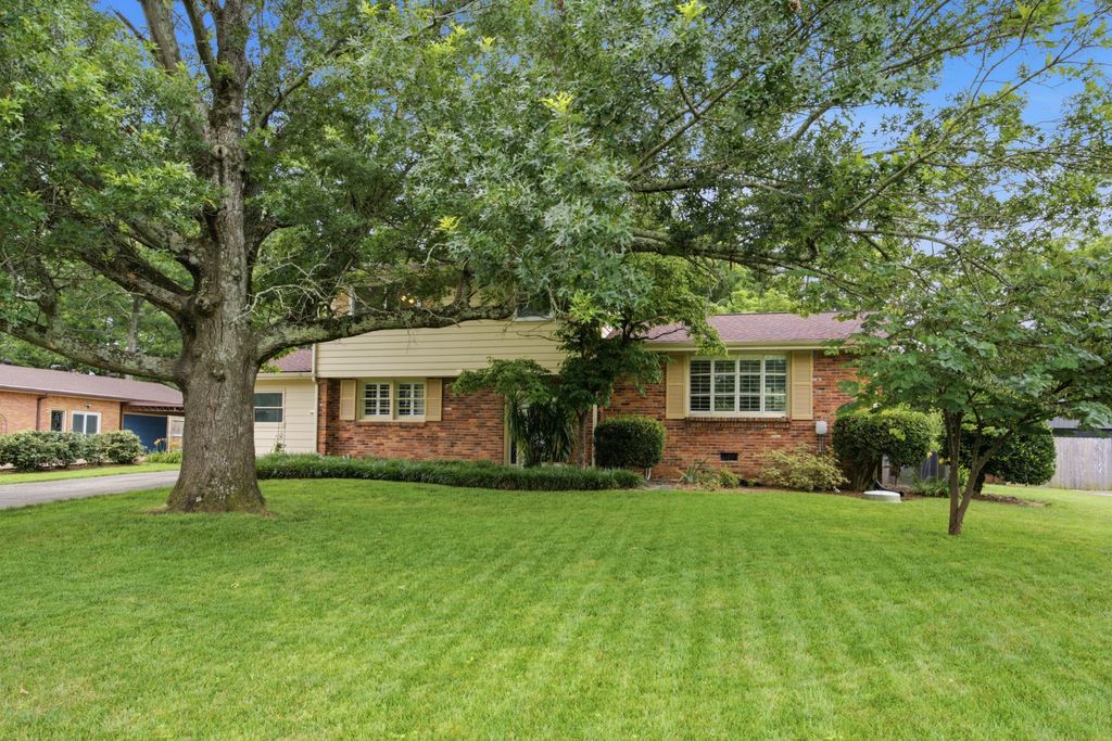 323 Colt Ln, Franklin