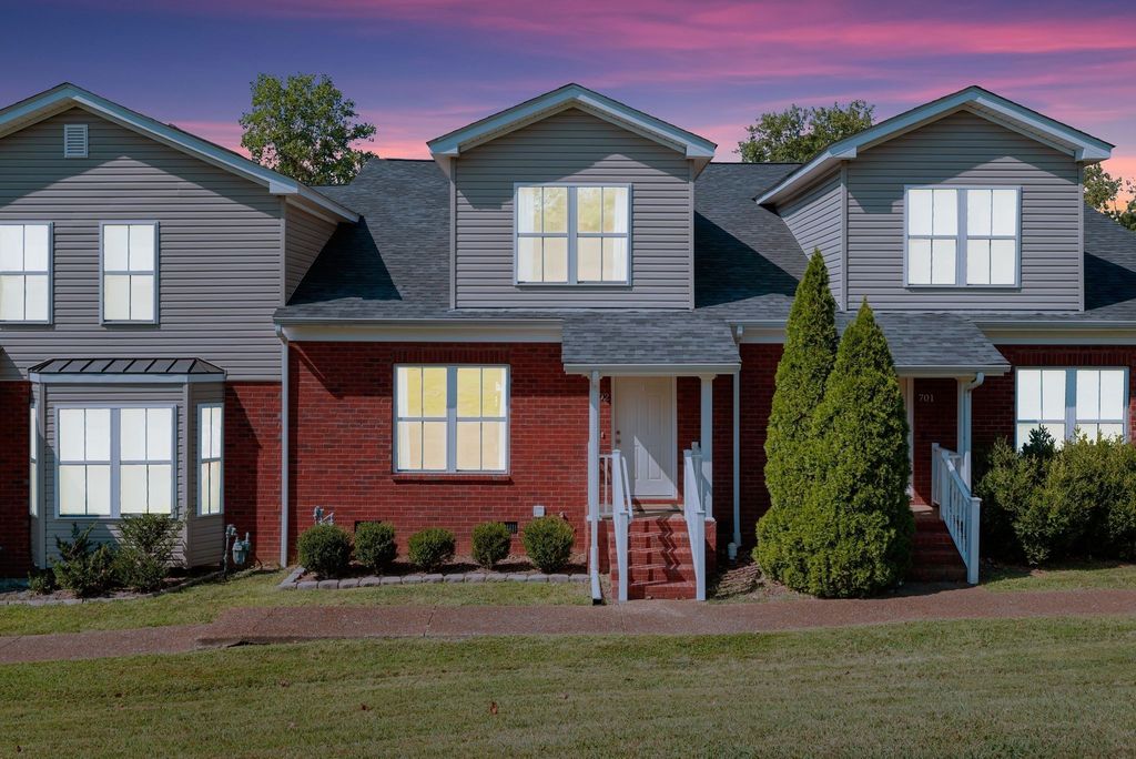 702 Vineland Ct, Brentwood