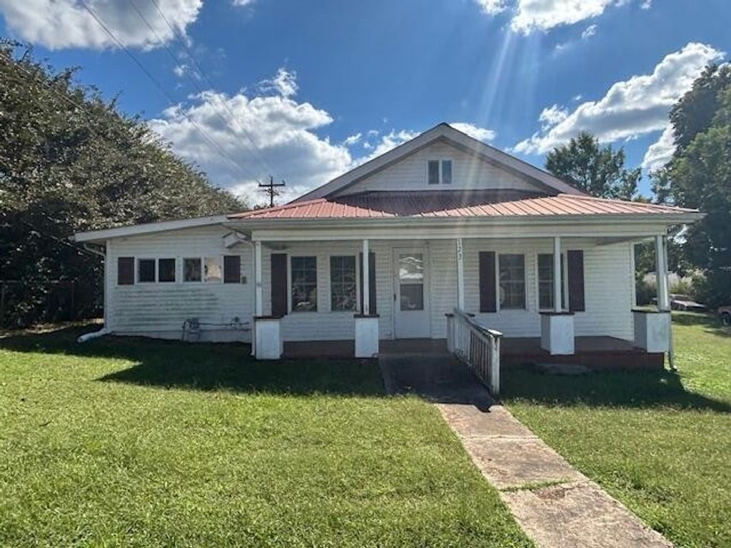 123 Grove Street, Pikeville