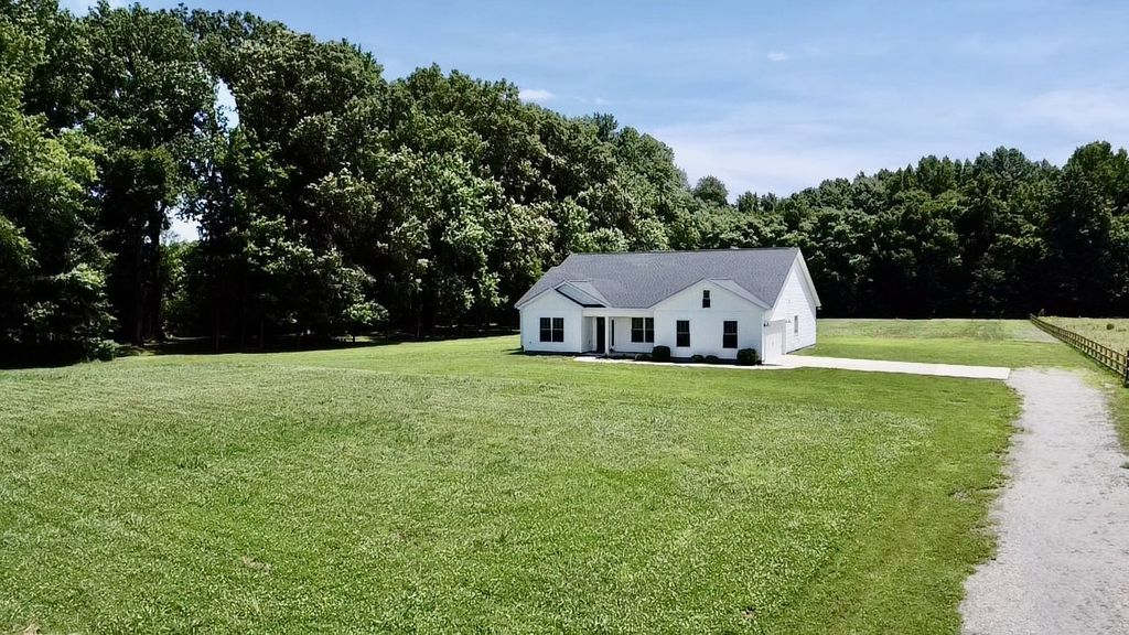64 Elliot Road S, Ardmore