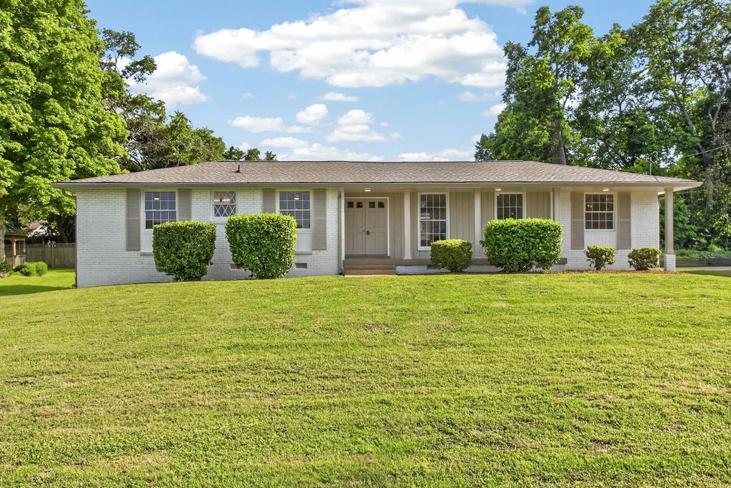 644 Topeka Dr, Hermitage
