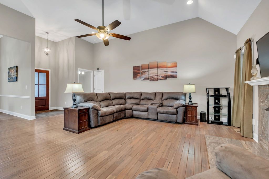 3006 Gracie Ann Dr, Greenbrier