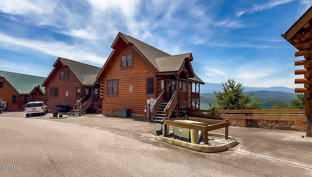 2214 Towering Hemlock Drive, Sevierville