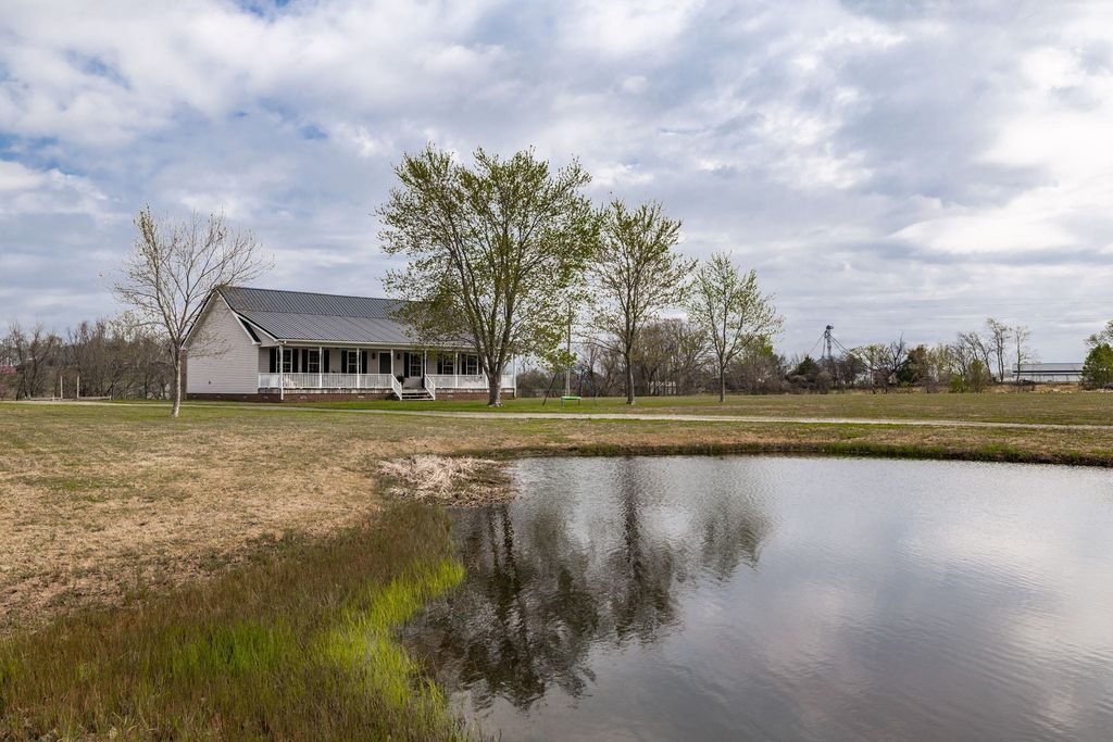 144b Leo Carter Rd, Bethpage