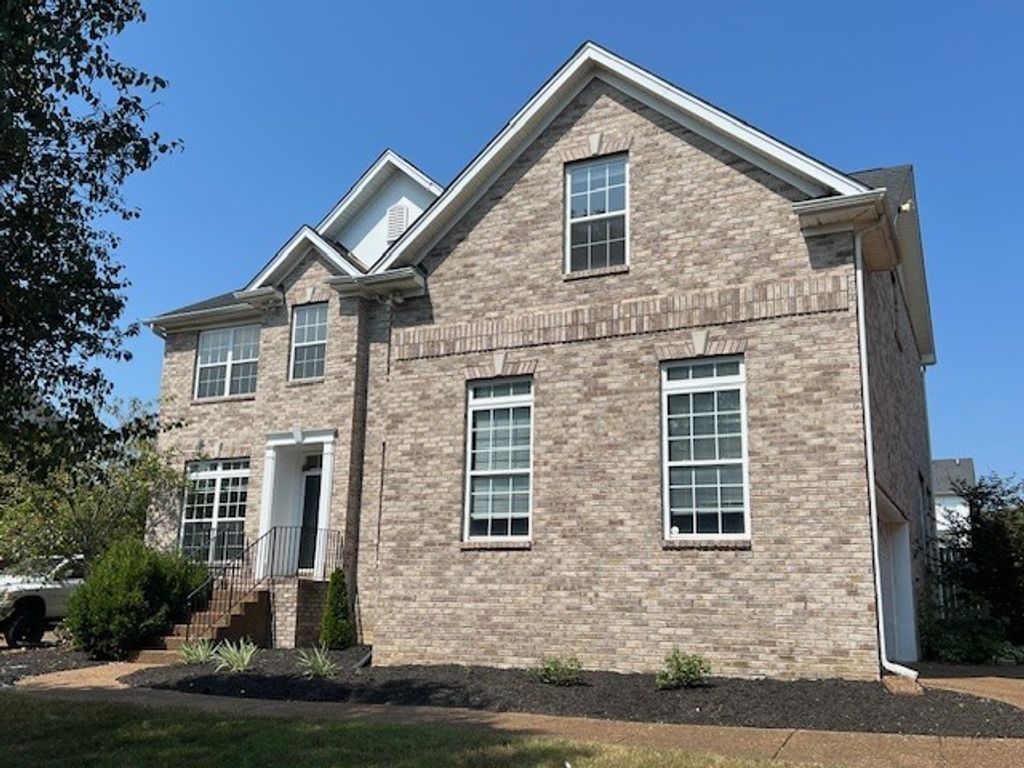 119 Settlers Way, Hendersonville
