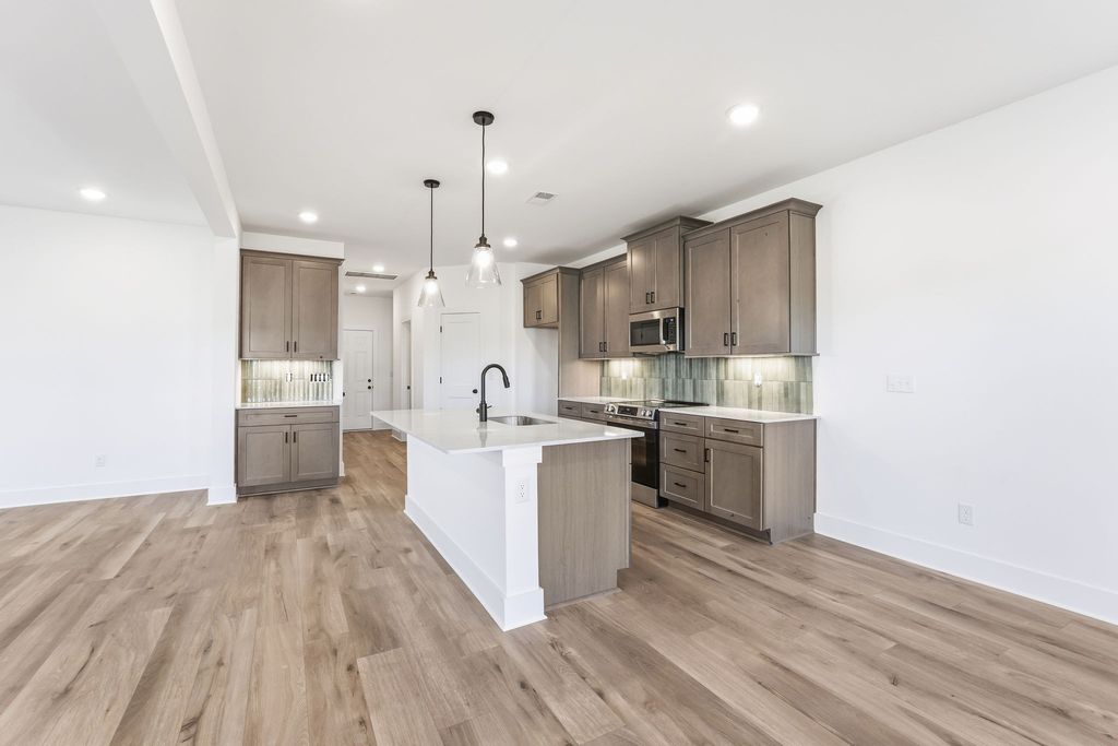 917 Watercourse Court, Nashville