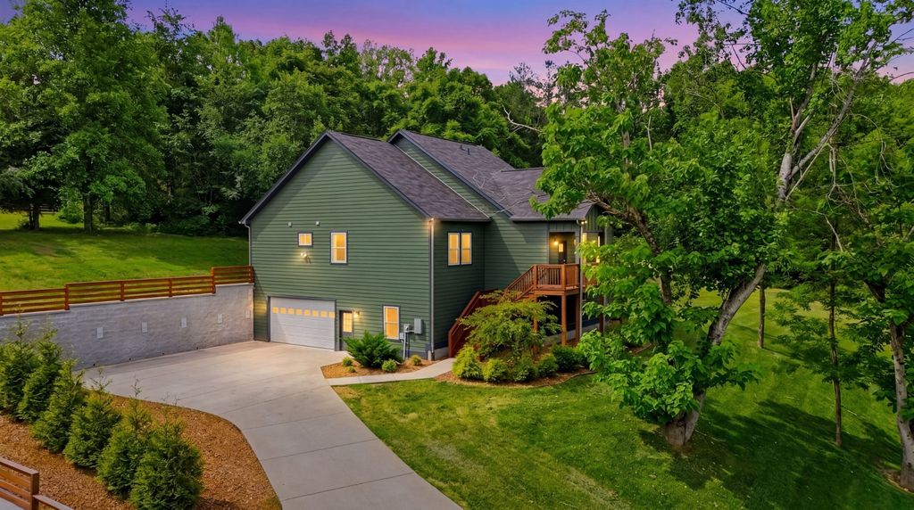 157 Lena Loop, Burns