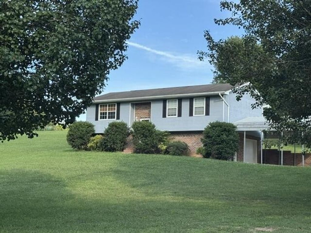 173 Cline Road Ne, Cleveland
