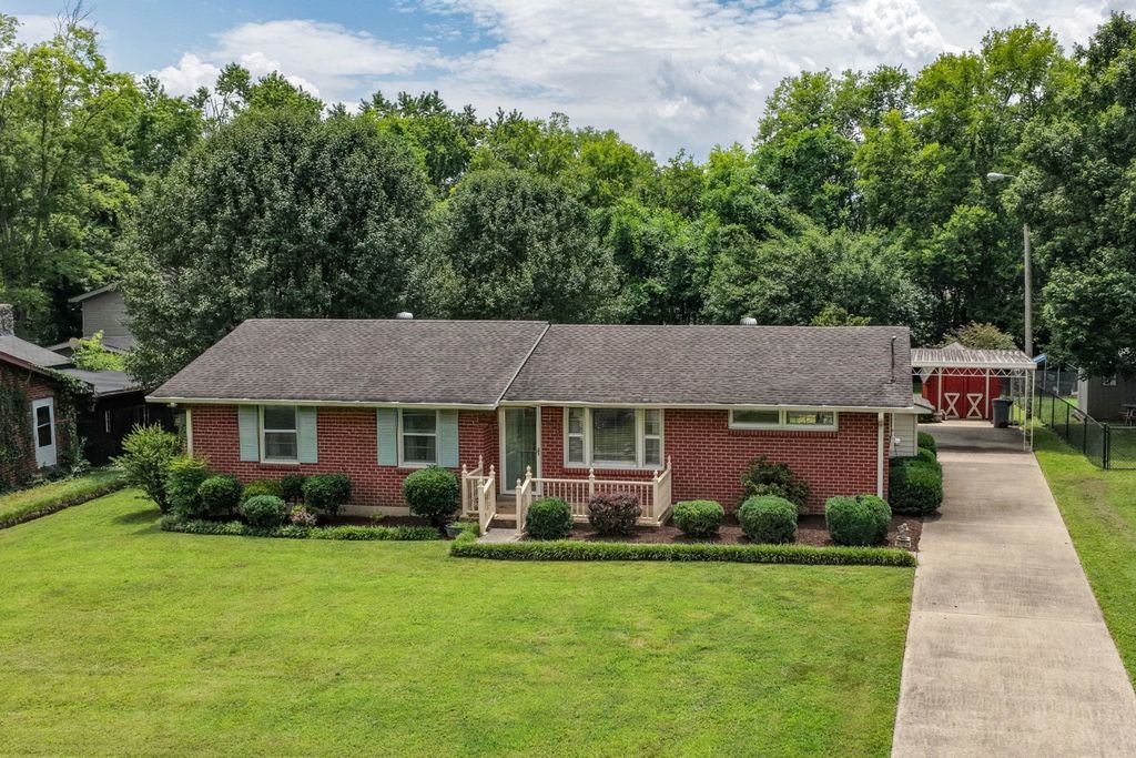 102 Robinhood Cir, Hendersonville
