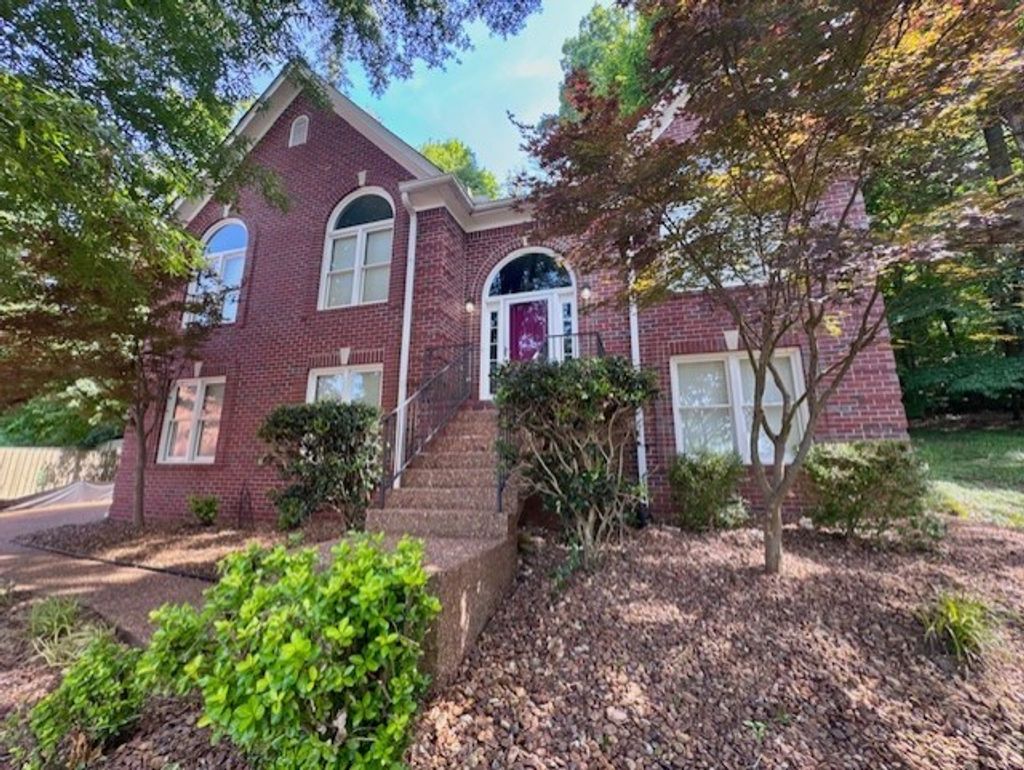409 Sunset Ct, Hermitage