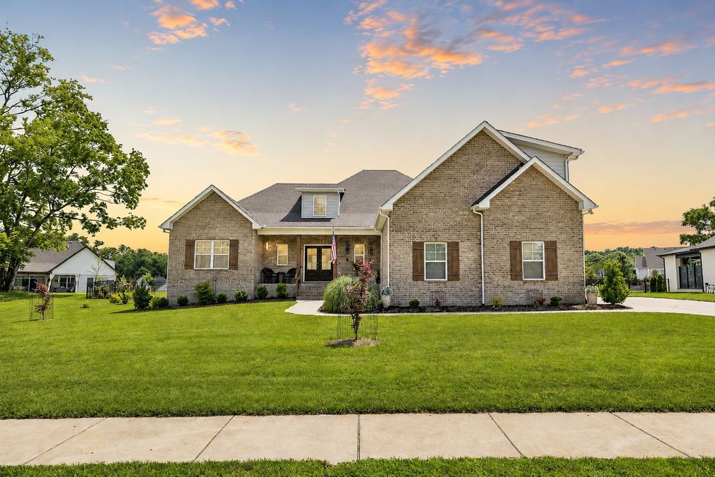 1035 Robert Lee Dr, Gallatin