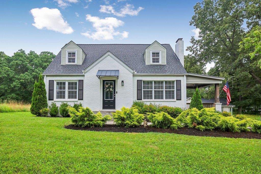 810 W Lincoln St, Tullahoma