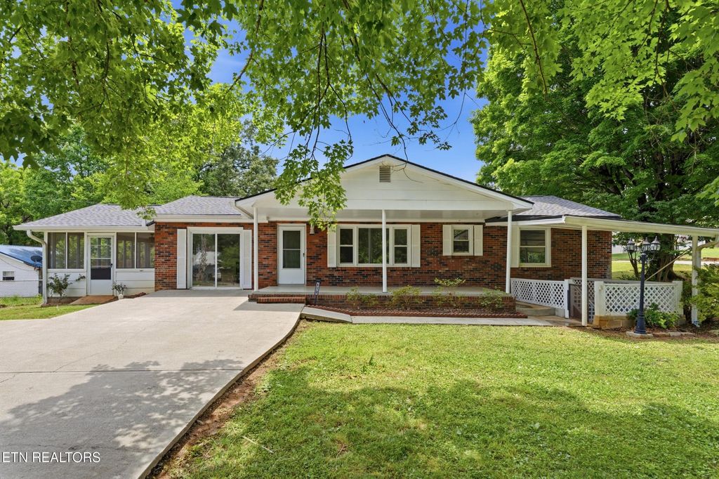 513 Smokey Drive, Loudon