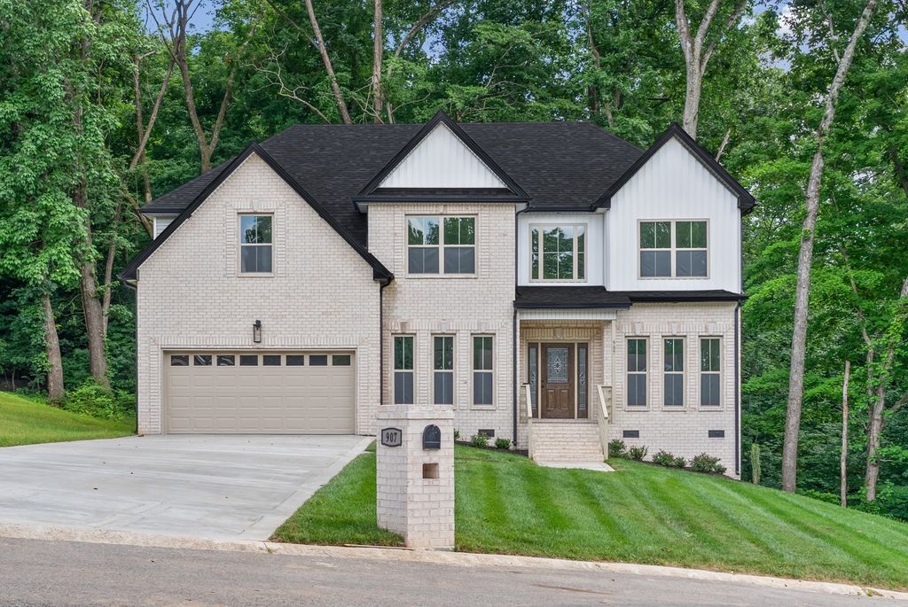 907 Douglas Ln, Clarksville