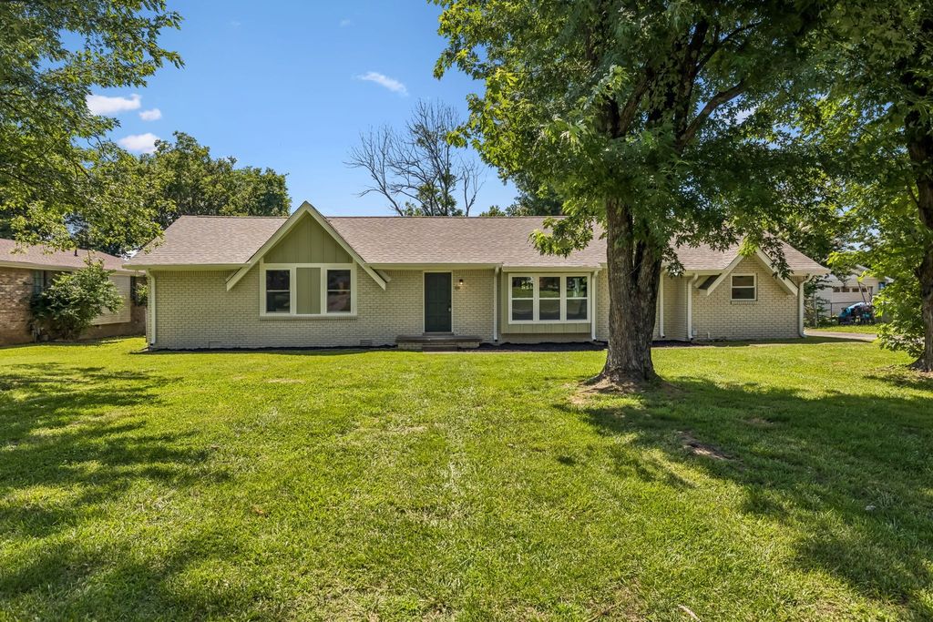 1158 Woodvale Dr, Gallatin