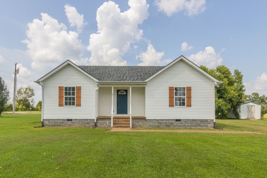 103 Robin Hood Rd, Hohenwald