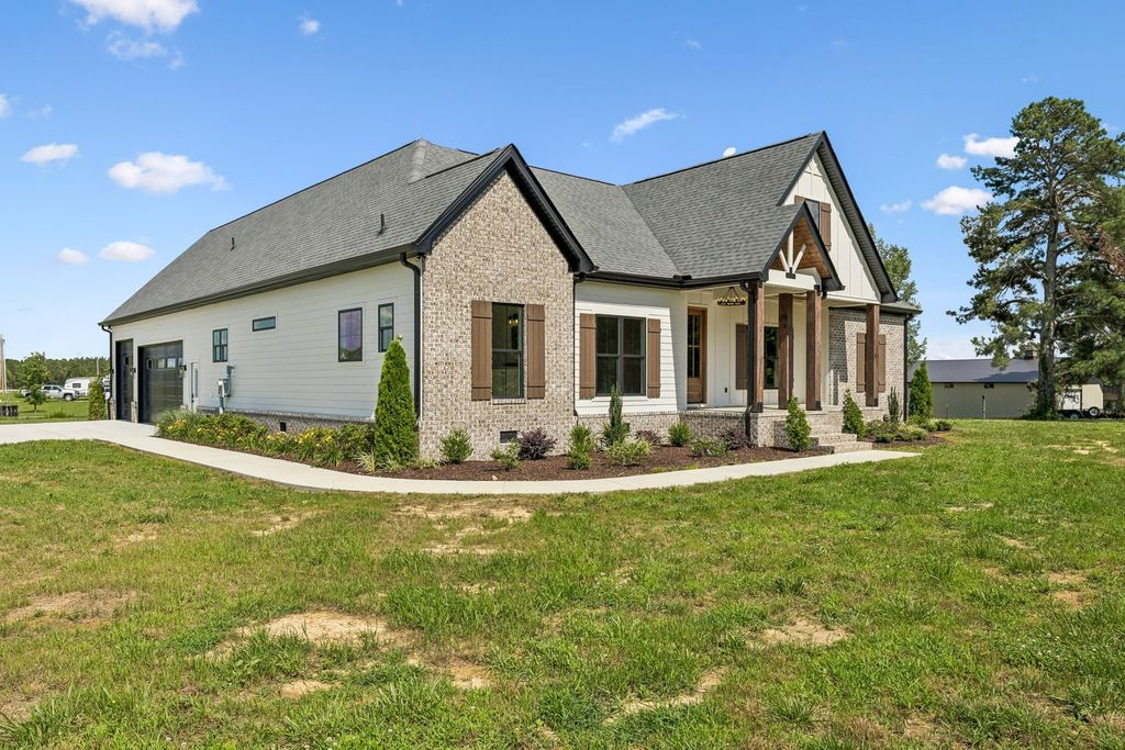 136 Summer Lake Dr, Summertown