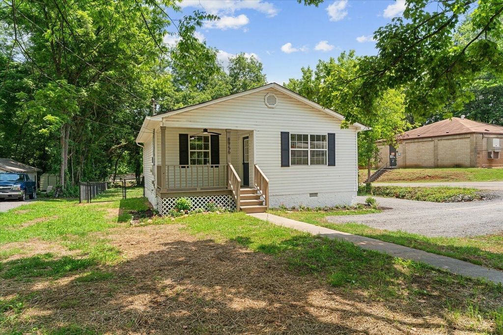 8956 Hiwassee Street Ne, Charleston