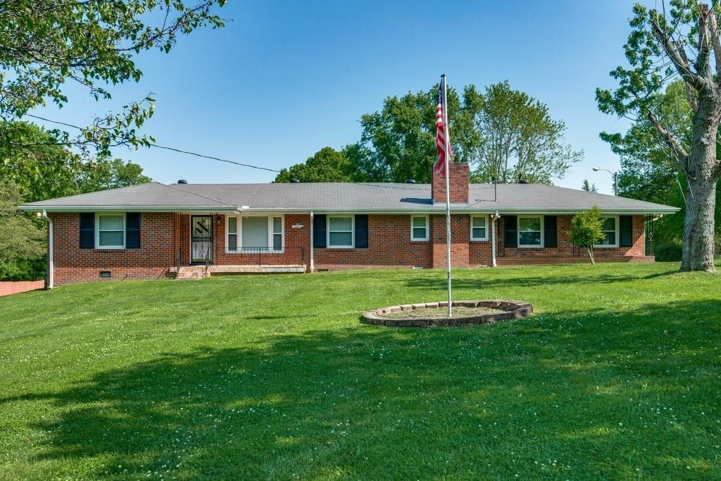 2001 Paula Dr, Madison