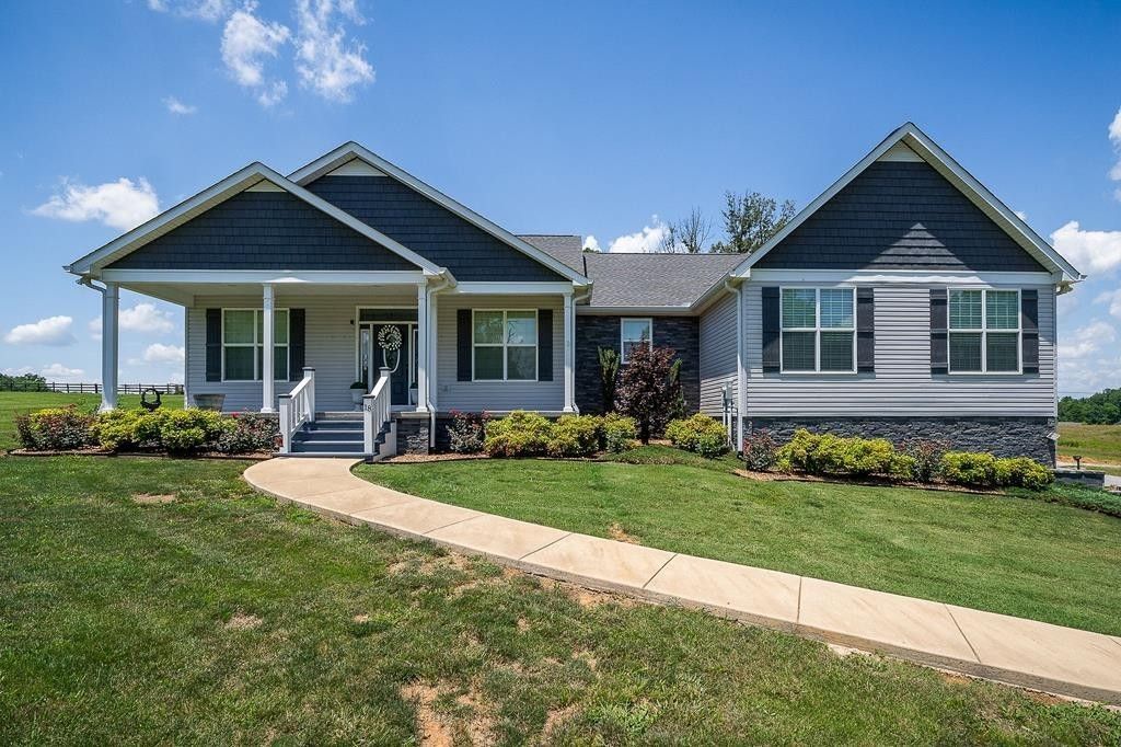 18 Faith Rae Blvd, Morrison