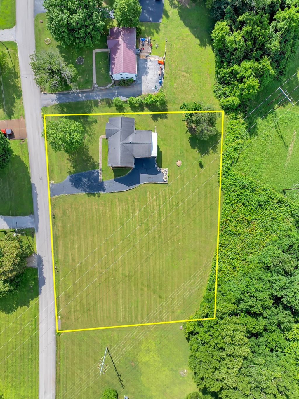 308 Lake Dr, Columbia