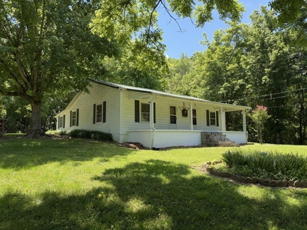 335 Lane Branch Rd, Fayetteville