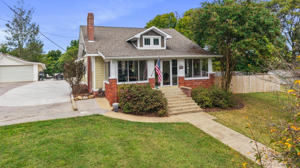 621 Highland Avenue Nw, Cleveland