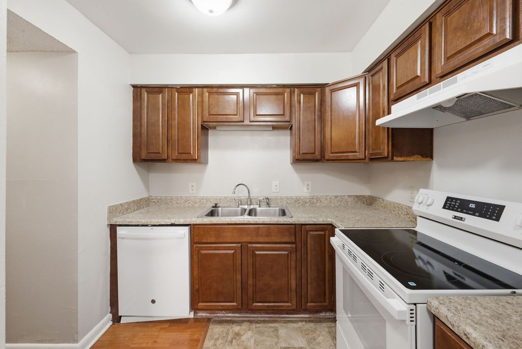 323 Forest Park Rd 7-5, Madison