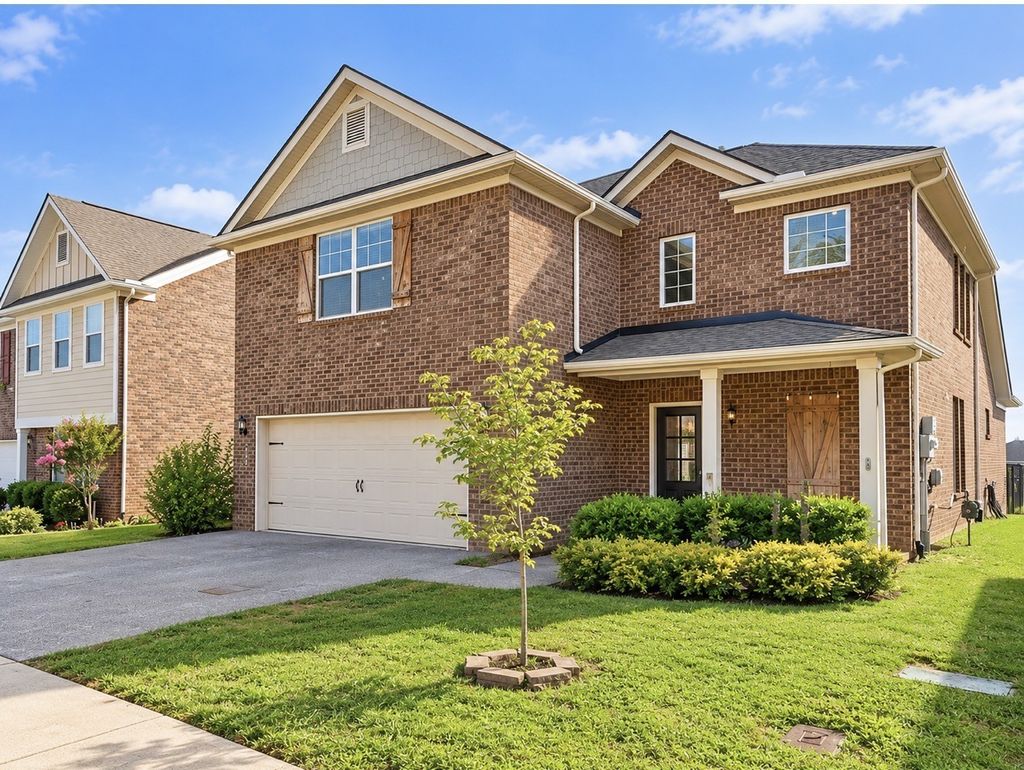 300 Black Thorn Ln, Gallatin