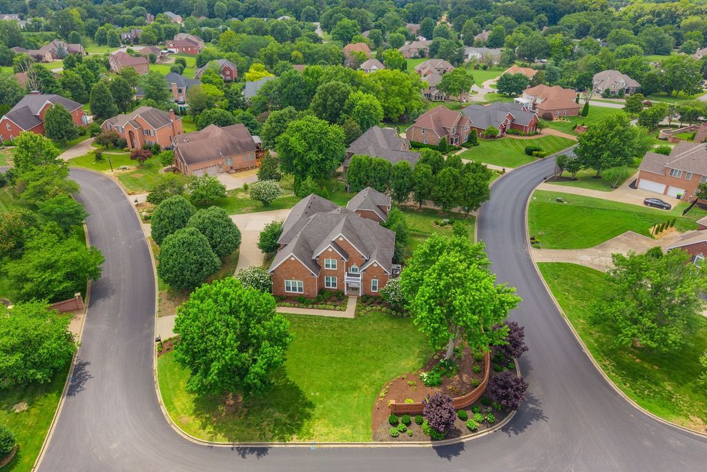 412 Treemont Dr, Clarksville